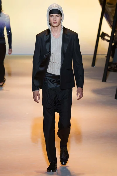 Look 44